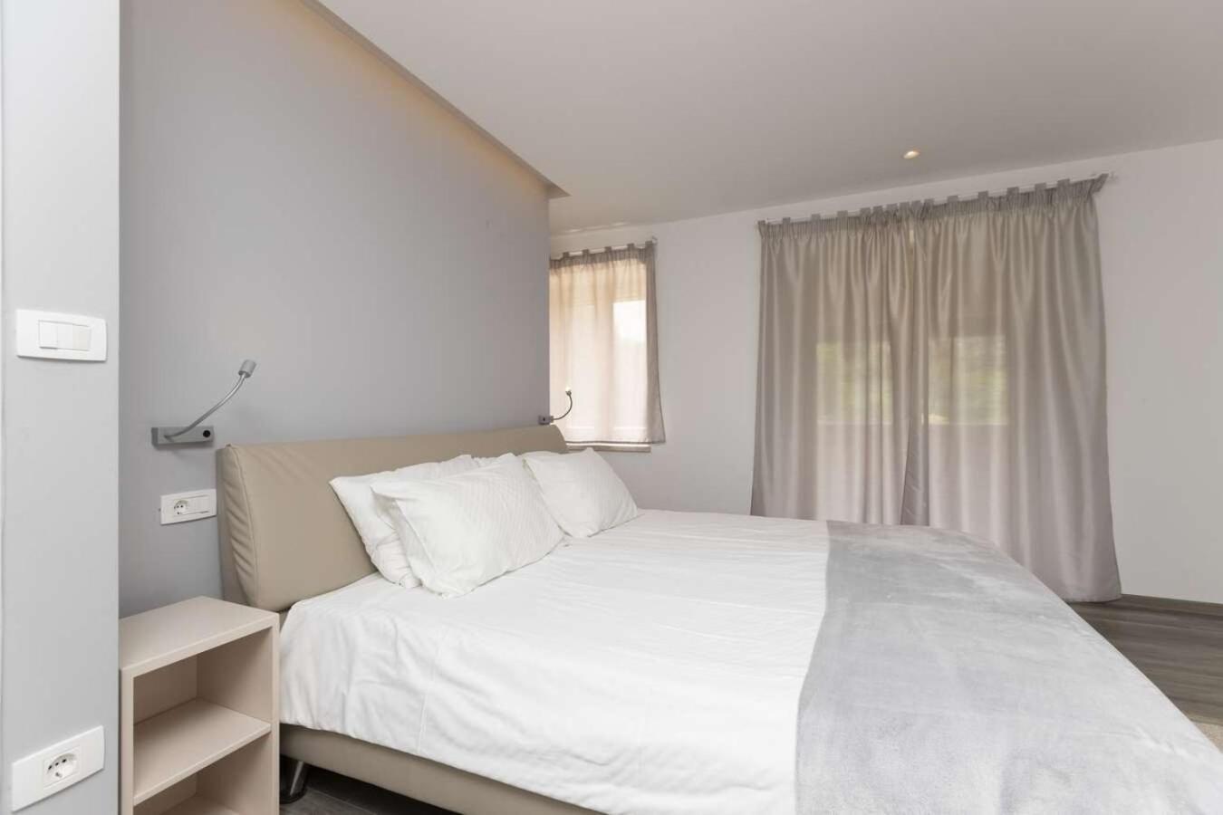 Villa Viscum In Central Istria For 8 Persons With Large Garden - Pet Friendly Пазин Экстерьер фото