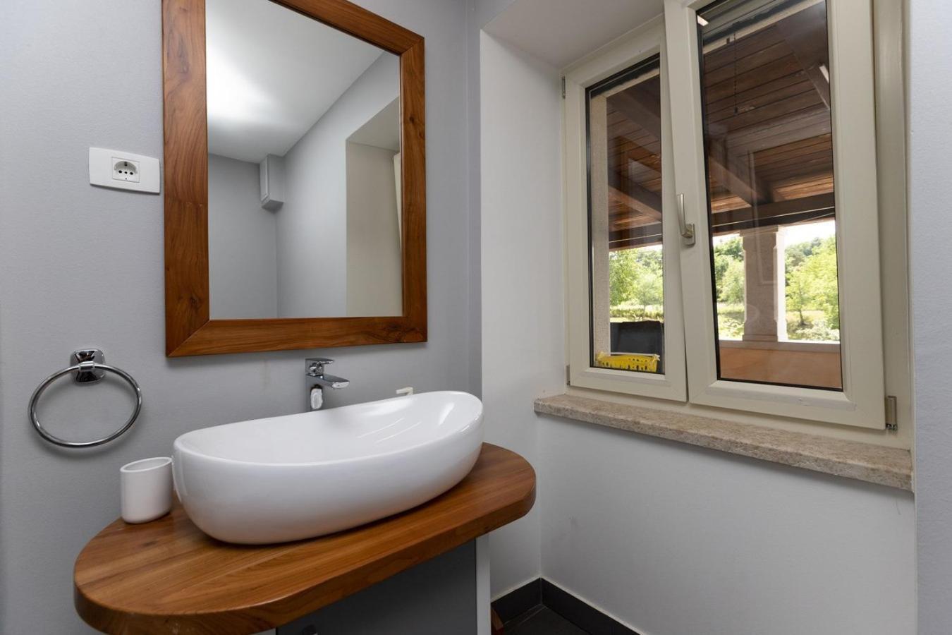 Villa Viscum In Central Istria For 8 Persons With Large Garden - Pet Friendly Пазин Экстерьер фото