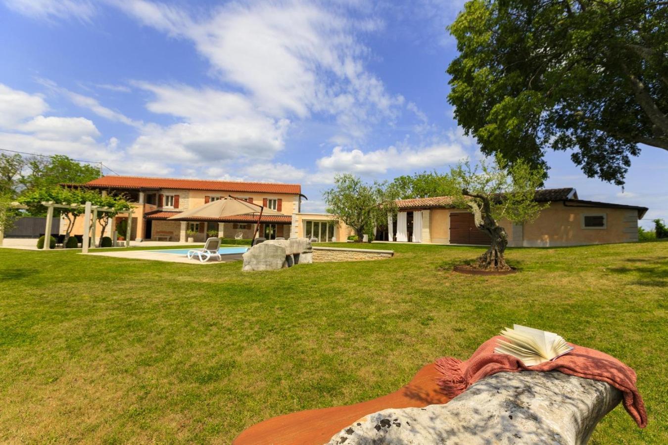 Villa Viscum In Central Istria For 8 Persons With Large Garden - Pet Friendly Пазин Экстерьер фото