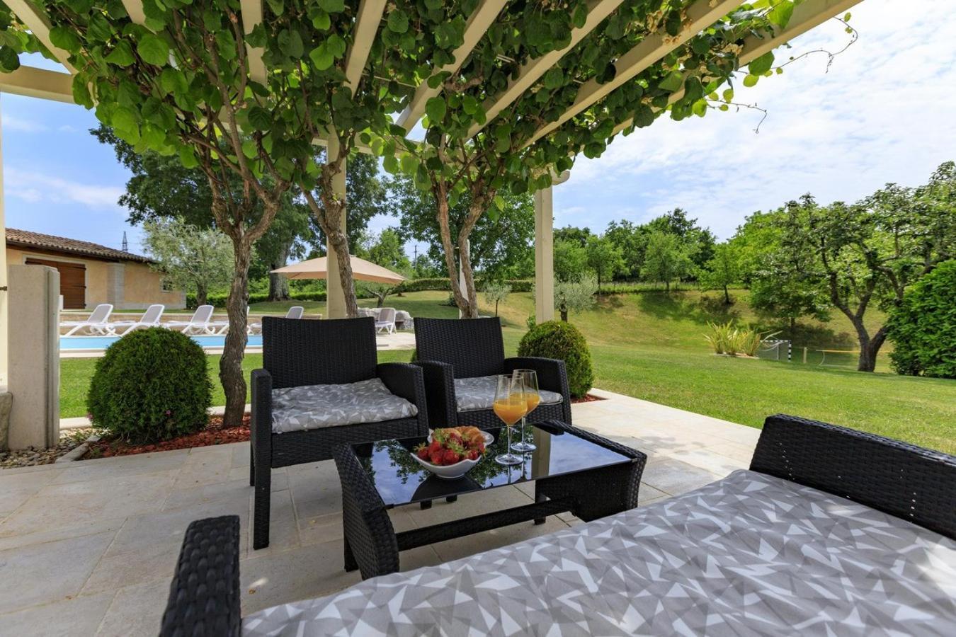 Villa Viscum In Central Istria For 8 Persons With Large Garden - Pet Friendly Пазин Экстерьер фото